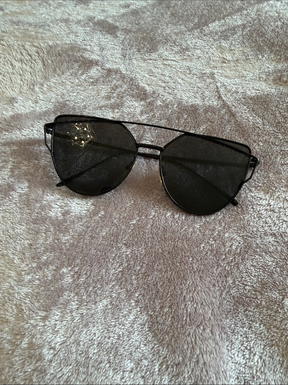 Source Unknown Black Cat-Eye Metal Frame Sunglasses